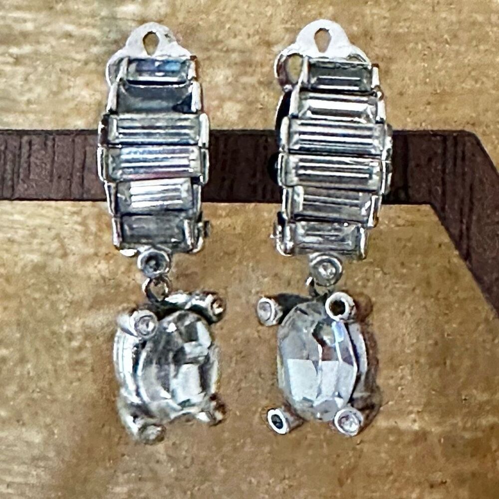 Ciner vintage rhinestone clip on earrings